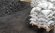Big,Heap,Of,Dark,Black,Lump,Coal,On,Floor,Bulk.