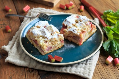 Freshly,Baked,Rhubarb,Cake,With,Icing,Sugar