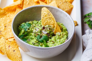 Avocado,Guacamole,Spread,With,Nacho,Corn,Chips.,Vegan,Snack.