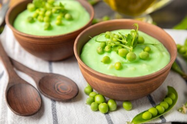 Green,Pea,Soup,On,A,Wooden,Table.,Fresh,Pea,Soup