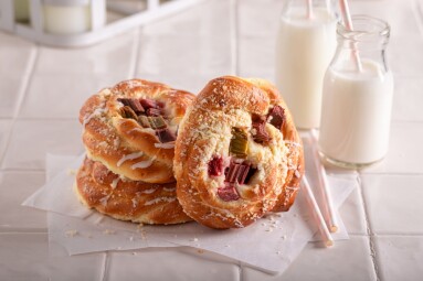 Sweet,And,Homemade,Rhubarb,Cake,As,Classic,Cake,In,Poland.