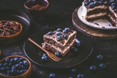 Homemade,Gluten,Free,Nut,And,Chocolate,Cake,With,Cream,Cheese