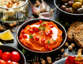 Roasted,Pepper,Hummus,With,The,Addition,Fresh,Parsley,And,Olive