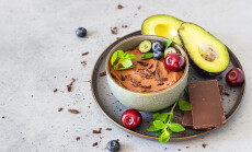 Raw,Avocado,Chocolate,Mousse,Topped,With,Chocolate,Pieces,,Cherry,,Blueberry