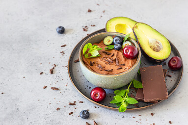 Raw,Avocado,Chocolate,Mousse,Topped,With,Chocolate,Pieces,,Cherry,,Blueberry