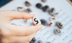 Woman,Numerologist,Hand,With,Pebble,Stone,With,Number,Five,5.