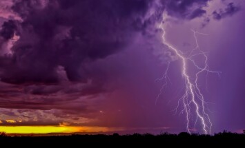 Lightning,Strike,In,The,Night,Sky.,Night,Sky,With,Lightning