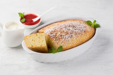 Freshly,Prepared,Mannik,,Semolina,Pie,In,The,Form,Sprinkled,With