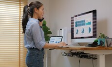 Electric,Adjustable,Standing,Desk,In,Small,Office,Workspace,For,Pc
