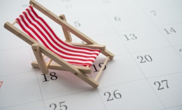Red,Beach,Chair,On,White,Blank,Calendar,Background,Copy,Space.