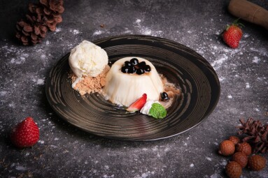 Traditional,Italian,Dessert,Panna,Cotta,With,Brown,Sugar,Topping,Summer