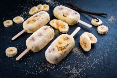 Frozen,Dessert-,Homemade,Banana,And,Vanilla,Ice,Lolly,Popsicle,With