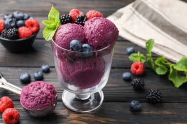 Delicious,Sorbet,With,Fresh,Berries,And,Mint,On,Wooden,Table,