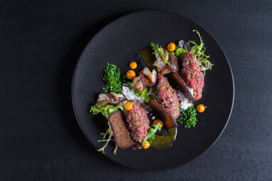 Beef,Tartar,With,Bread