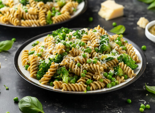 Green,Peas,,Broccoli,Pasta,With,Pesto,Sauce,And,Parmesan,Cheese.
