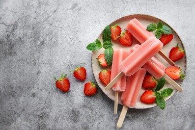 Homemade,Frozen,Strawberry,Ice,Cream,Popsicles,And,Fresh,Strawberries,On