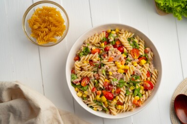 Homemade,Macaroni,Salad,With,Trivelle,Pasta,And,Canned,Tuna,,Carrot,