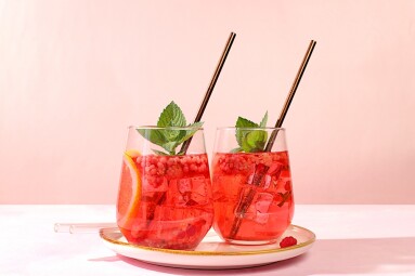 Cold,Homemade,Lemonade,Cocktail,,Mojito,With,Mint,,Raspberry,And,Fruits