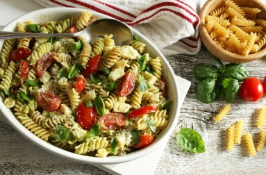Pesto,Pasta,Salad,With,Fresh,Cherry,Tomatoes,And,Mozzarella,Decorated