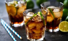 Cocktail,Cuba,Libre,With,Brown,Rum,,Cola,And,Lime,In