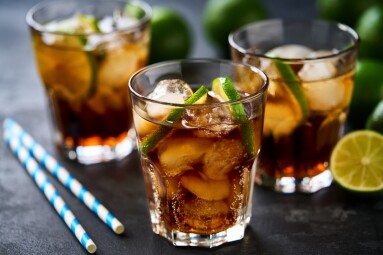 Cocktail,Cuba,Libre,With,Brown,Rum,,Cola,And,Lime,In