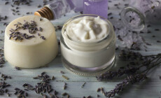 Homemade,Facial,Cream,,Soap,,Tonic,And,Lavender,Bath,Salts,,On