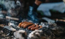 Sausages,Cook,On,A,Small,Grill,Over,A,Campfire,In