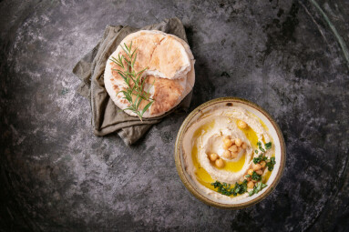 Home,Made,Hummus,Bowl,,Decorated,With,Boiled,Chickpeas,,Herbs,,Pita