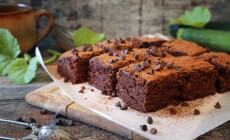 Chocolate,Zucchini,Brownie,With,Chocolate,Chips,,Cocoa,Powder,Dressing,On