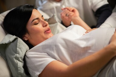 Dark-haired,Woman,Giving,Birth,At,Home.,Woman,With,Pierced,Nose