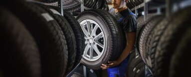 Hardworking,Experienced,Worker,Holding,Tire,And,He,Wants,To,Change