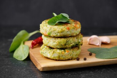 Veggie,Patties,Or,Cutlets,For,Vegan,Burgers,On,Wooden,Cutting