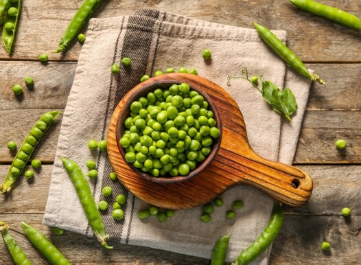 Bowl,Of,Green,Peas,On,Wooden,Background