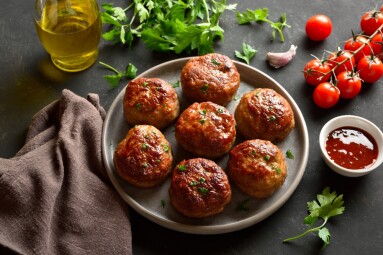 Roasted,Cutlets,From,Beef,And,Pork,Meat,On,Plate,On