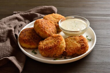 Close,Up,View,Of,Breaded,Fish,Cakes,From,Mashed,Potato