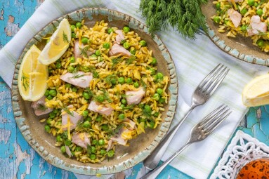 Poached,Salmon,And,Turmeric,Rice,With,Green,Peas