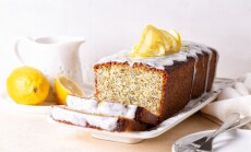 Sliced,Pound,Cake,With,Lemon,Zest,,Sugar,And,Lemon,Glaze