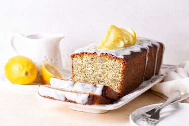 Sliced,Pound,Cake,With,Lemon,Zest,,Sugar,And,Lemon,Glaze