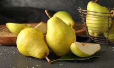 Ripe,Pears,On,Black,Background