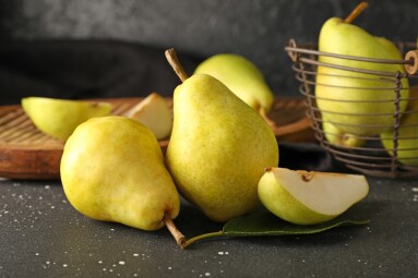 Ripe,Pears,On,Black,Background