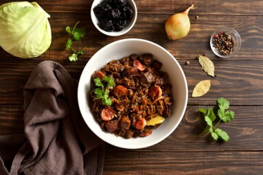 Stewed,Cabbage,(polish,Bigos),With,Sauerkraut,,Mushrooms,,Smoked,Meats,And