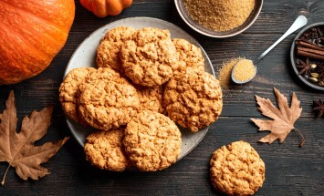 Homemade,Pumpkin,Spice,Cookies,On,Dark,Wooden,Background,,Top,View.