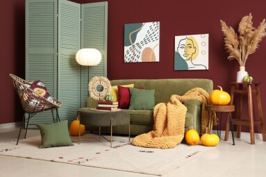 Interior,Of,Living,Room,With,Comfortable,Sofa,,Pouf,And,Pumpkins