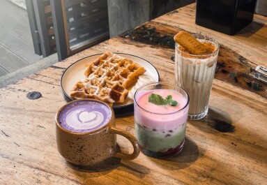 A,Cozy,Cafe,Table,Featuring,A,Purple,Ube,Latte,With
